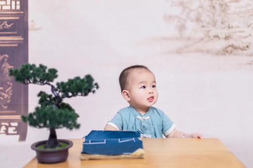 宁波怀孕肚子中间凹两边凸